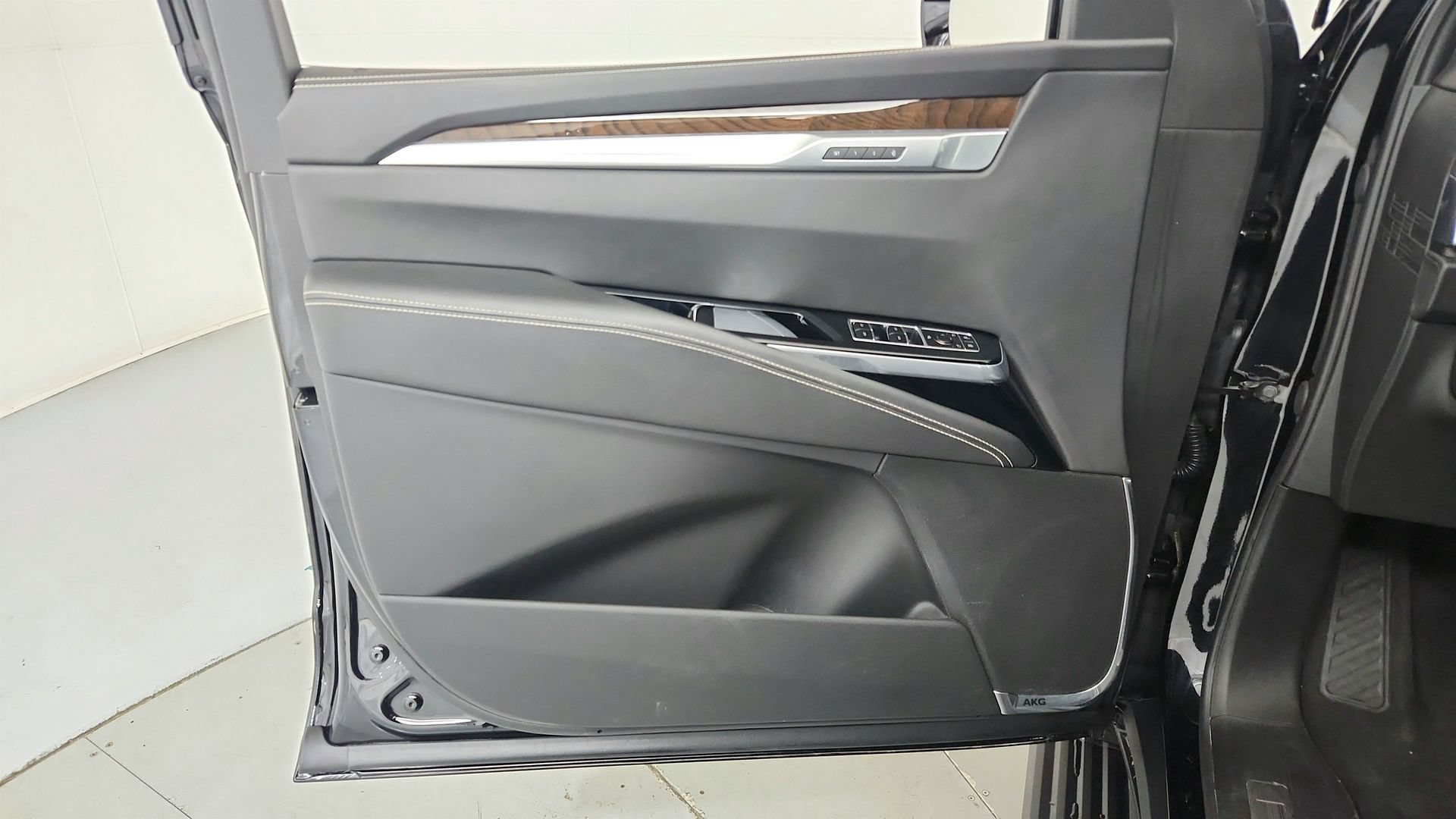 Certified 2025 Cadillac Escalade Sport Platinum w/ LPO, Floor Liner Package AWD/4WD image 16
