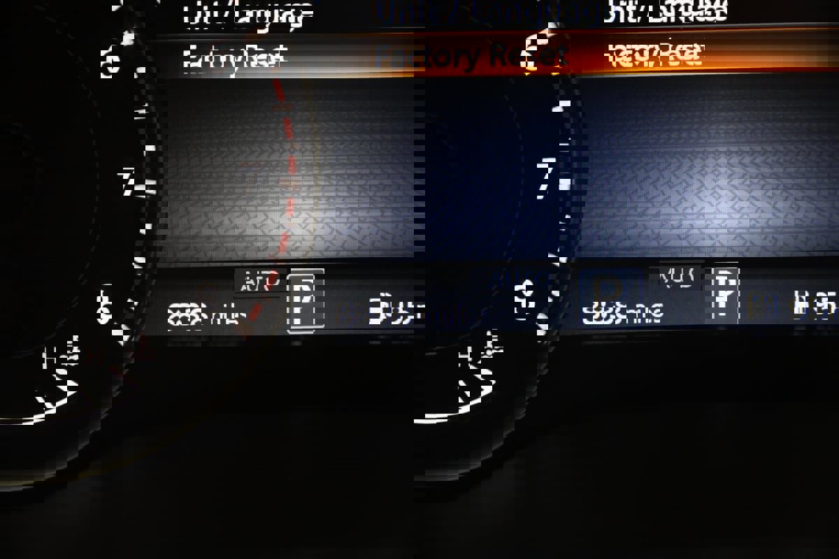 Used 2024 Nissan Armada SL w/ Captain's Chairs Package image 40