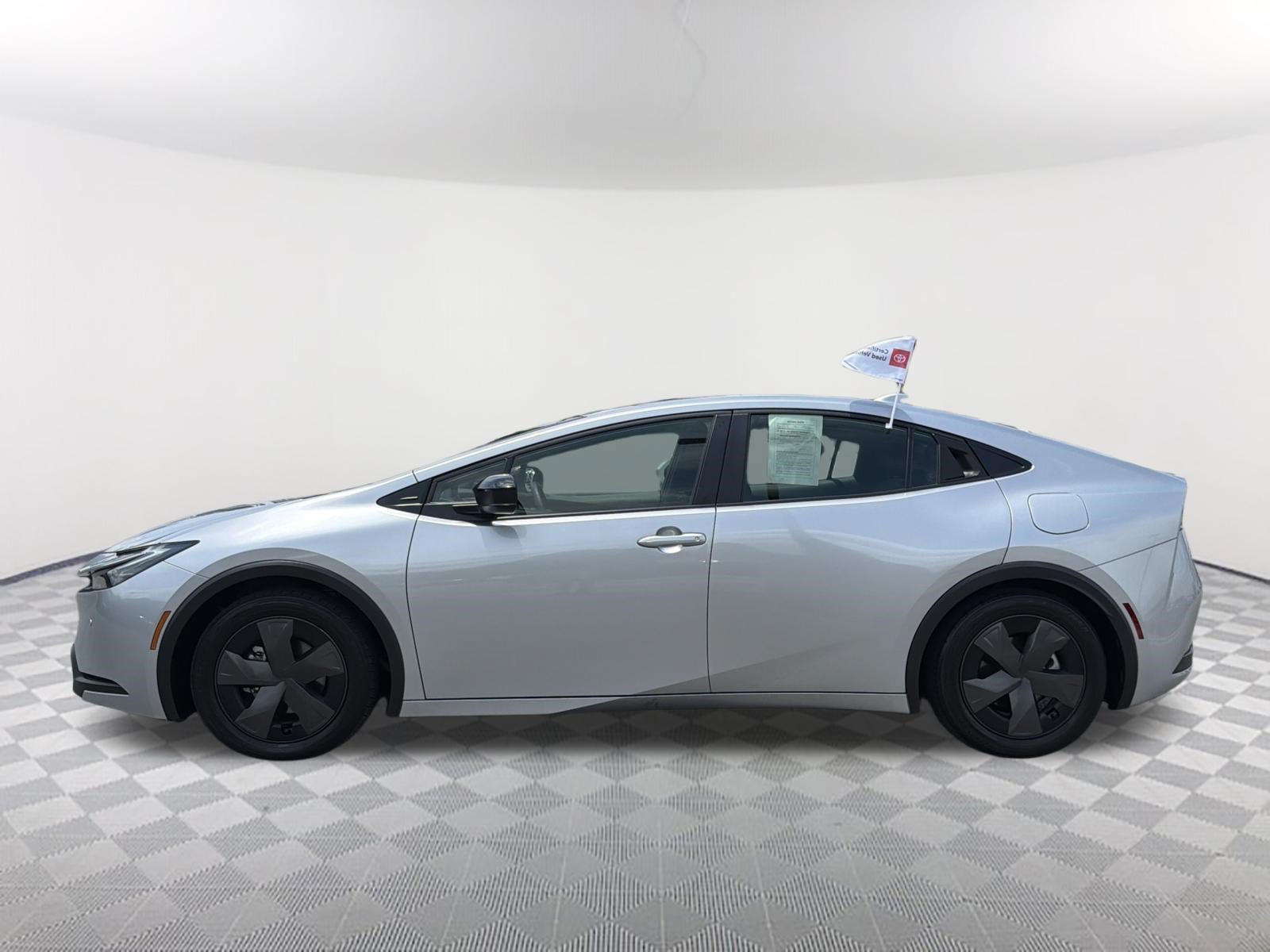 Certified 2025 Toyota Prius LE FWD image 14
