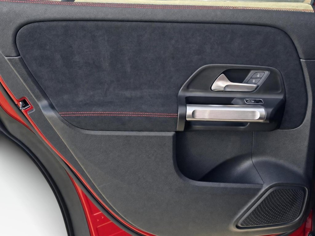 Used 2022 Mercedes-Benz GLB 250 4MATIC image 20