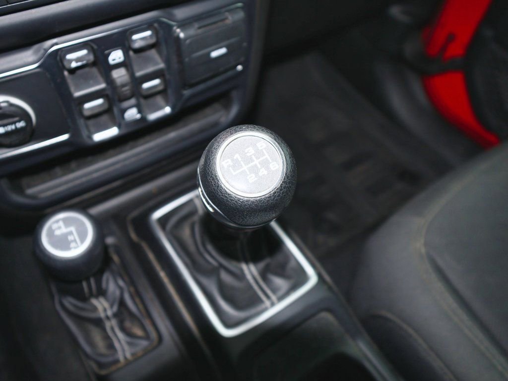 Used 2018 Jeep Wrangler Unlimited Sahara image 24