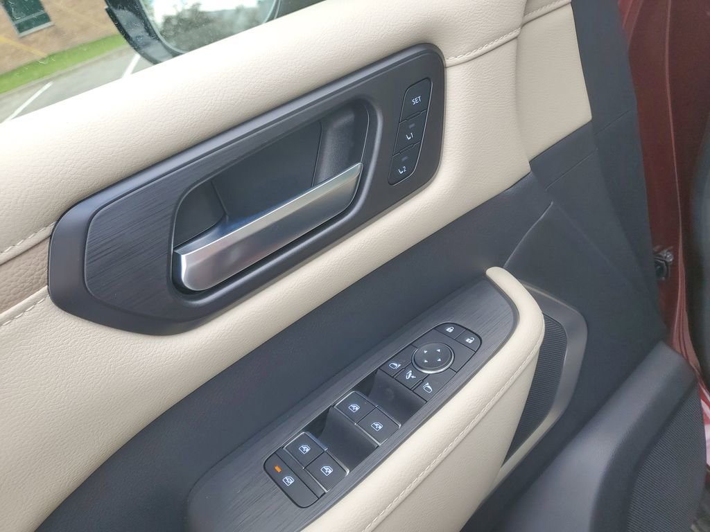 New 2025 Nissan Armada Platinum Reserve image 11