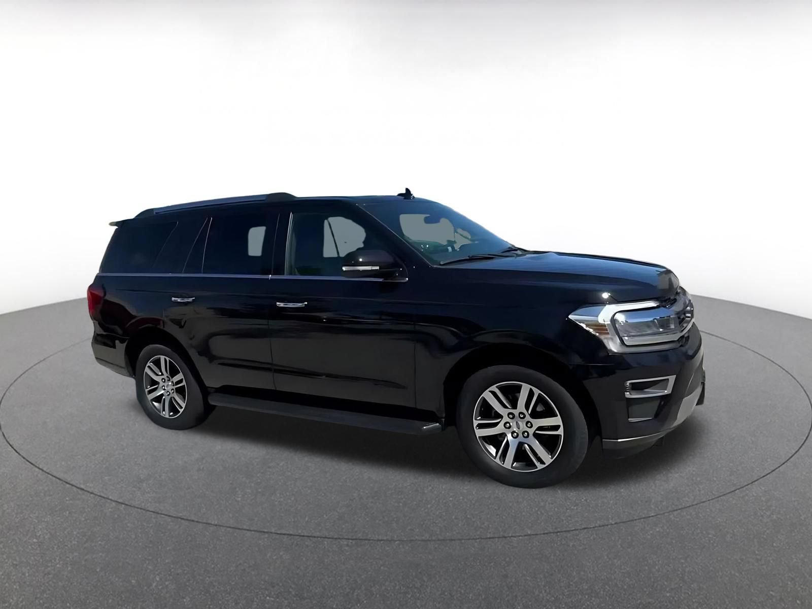 Used 2024 Ford Expedition Limited AWD/4WD image 2
