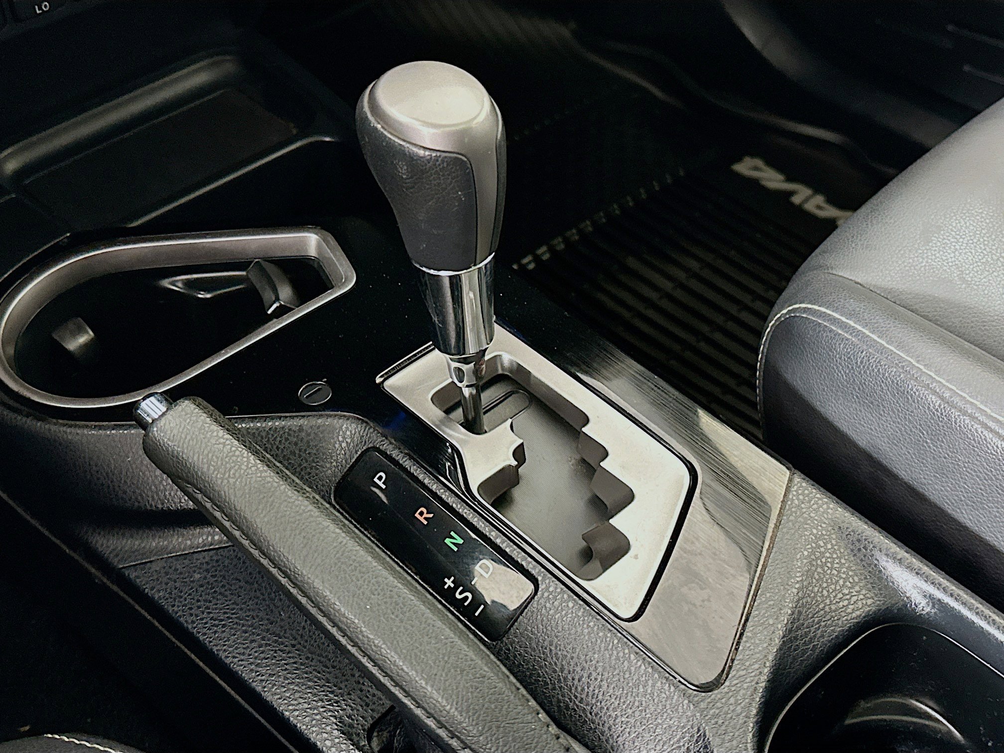 Used 2018 Toyota RAV4 Limited image 25