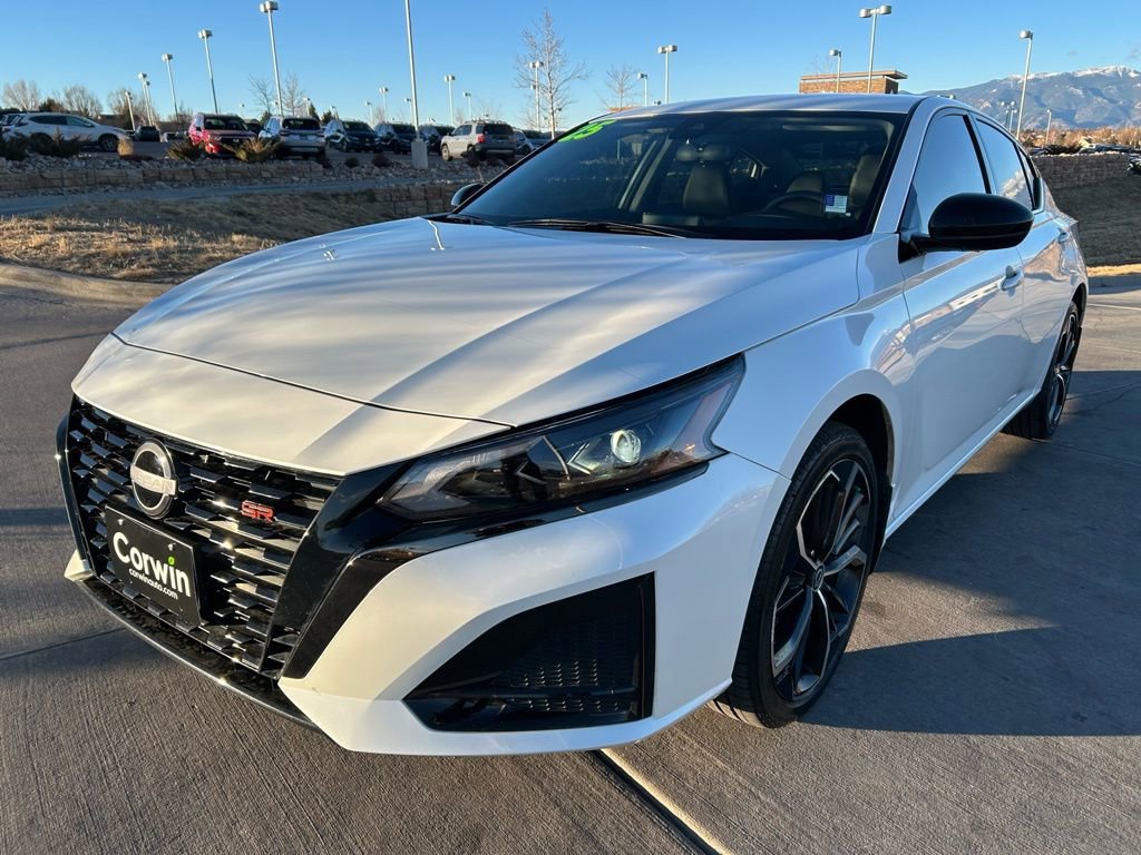 Used 2025 Nissan Altima 2.5 SR image 3