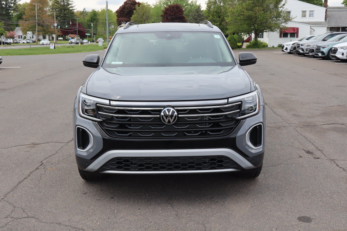 Used 2025 Volkswagen Atlas Peak Edition SE AWD/4WD image 3
