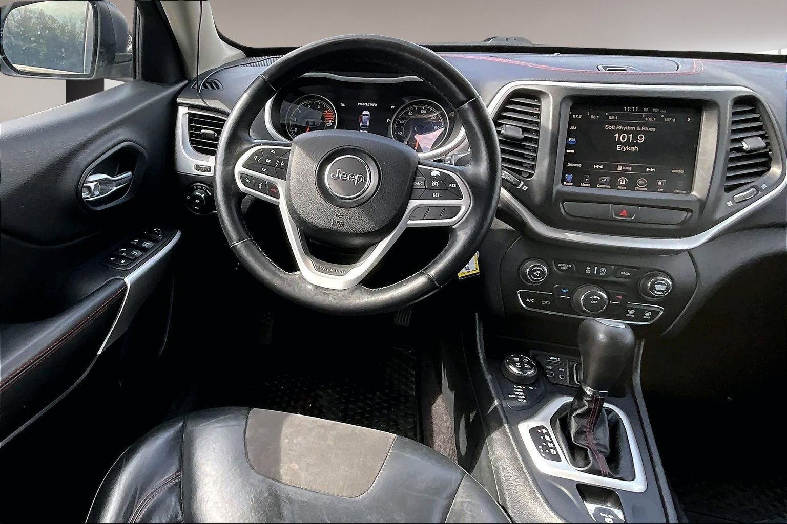 Used 2017 Jeep Cherokee Trailhawk w/ Cold Weather Group image 8