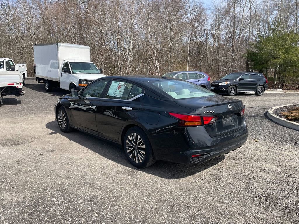 Used 2024 Nissan Altima 2.5 SV image 8