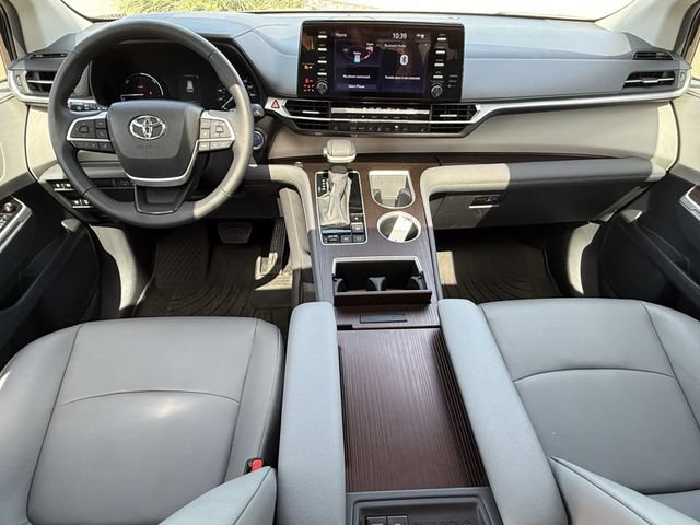 Certified 2024 Toyota Sienna XLE FWD image 11