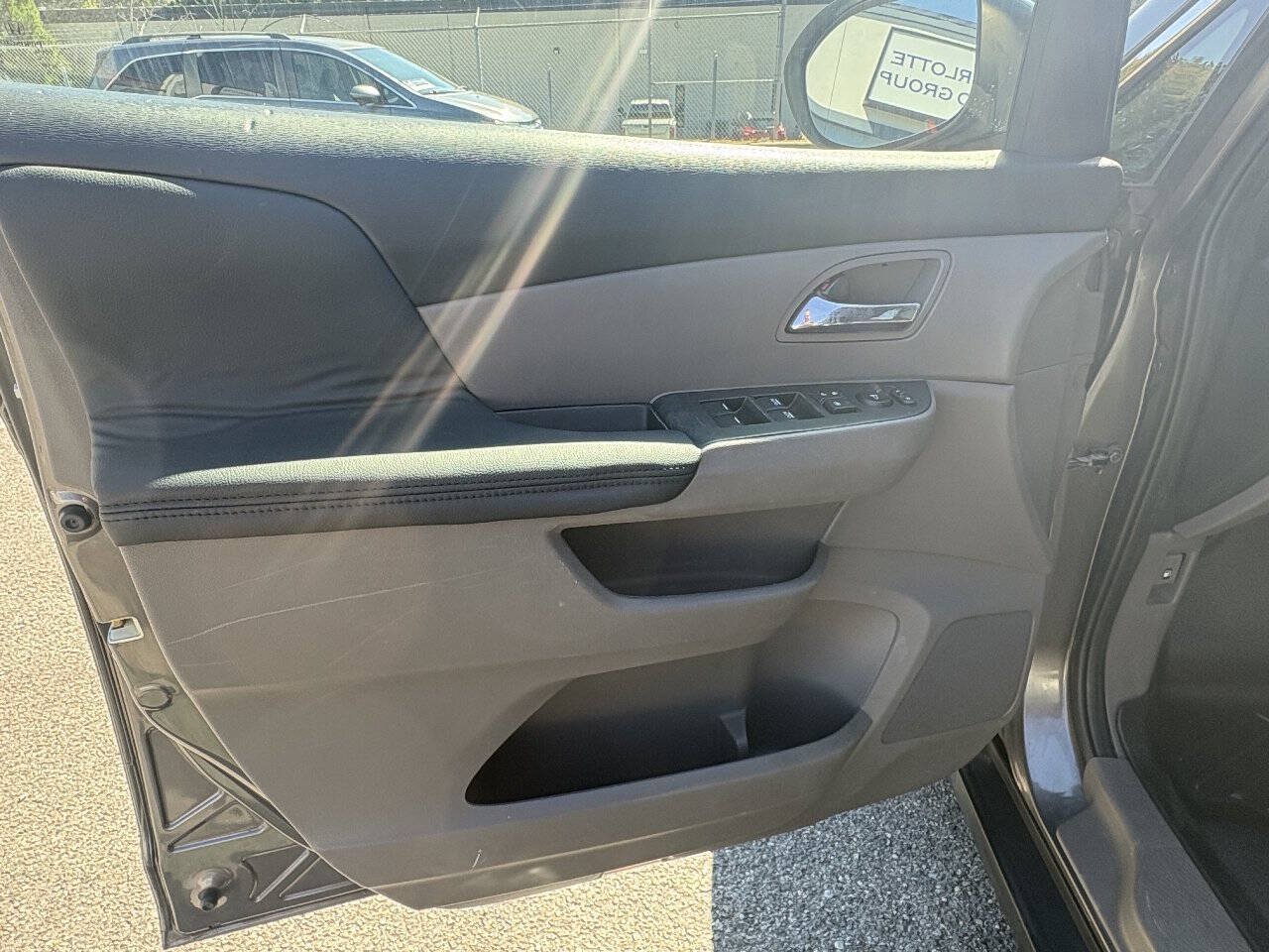 Used 2014 Honda Odyssey EX image 10
