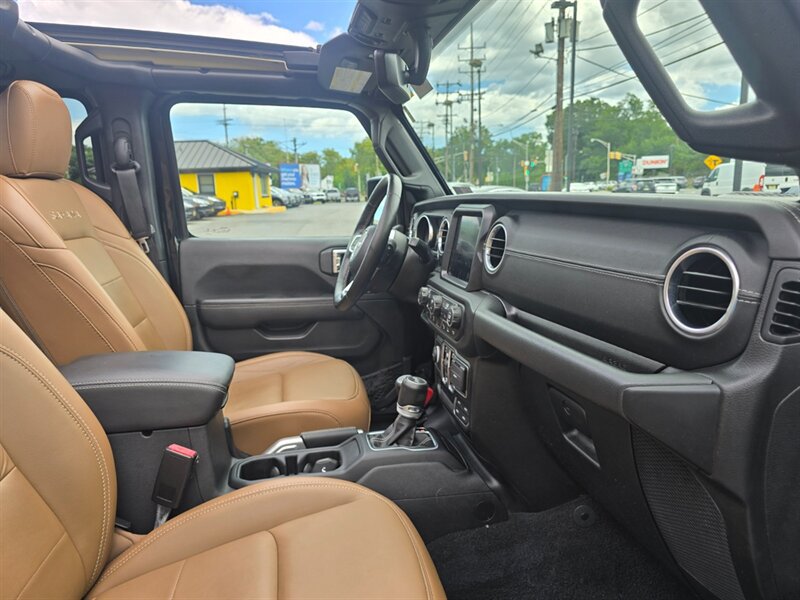 Used 2021 Jeep Wrangler Unlimited Sahara AWD/4WD image 19