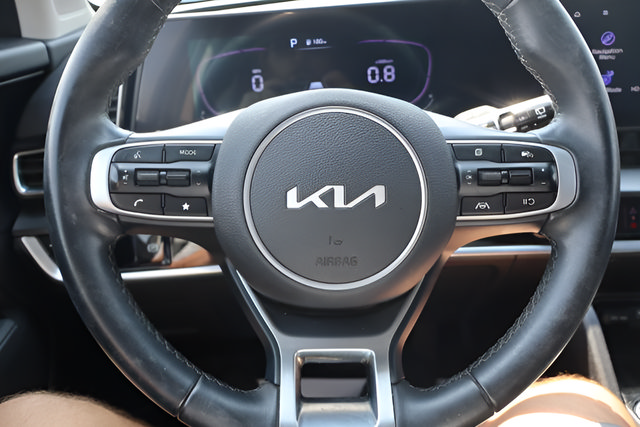 Used 2025 Kia Sportage EX w/ Premium Package FWD image 31