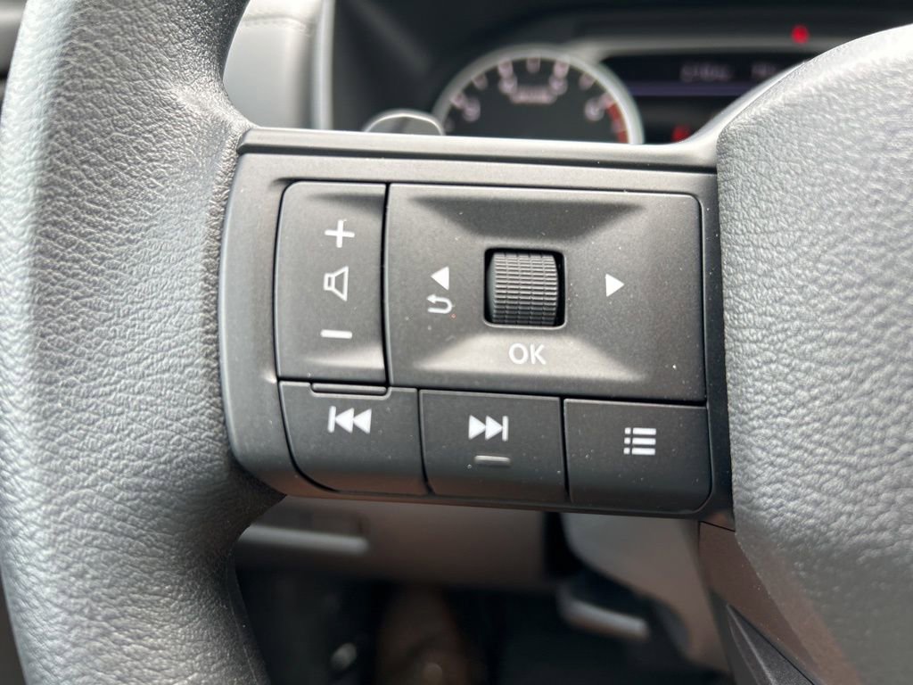 Used 2025 Nissan Rogue S AWD/4WD image 20