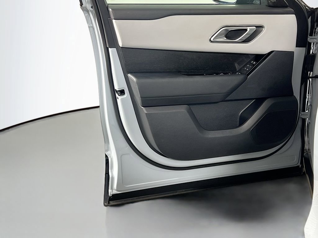 Used 2026 Land Rover Range Rover Velar Dynamic SE image 18