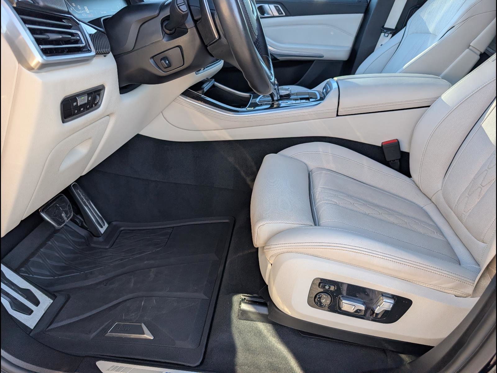 Used 2023 BMW X5 M50i w/ Executive Package image 11