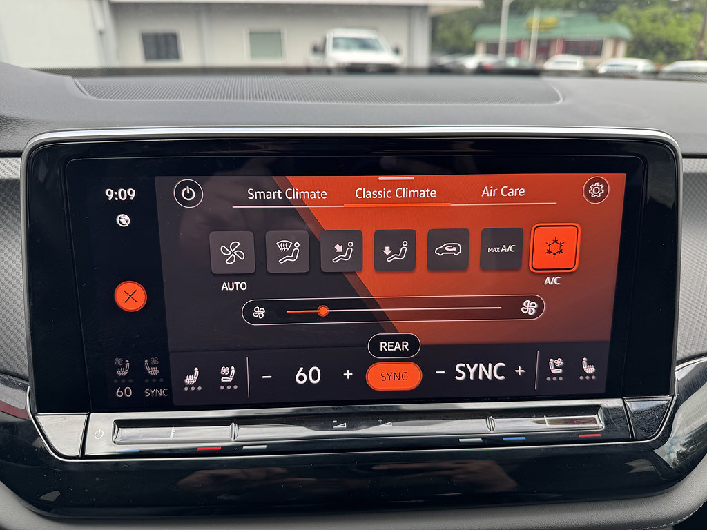 Used 2024 Volkswagen Atlas Peak Edition SE AWD/4WD image 20