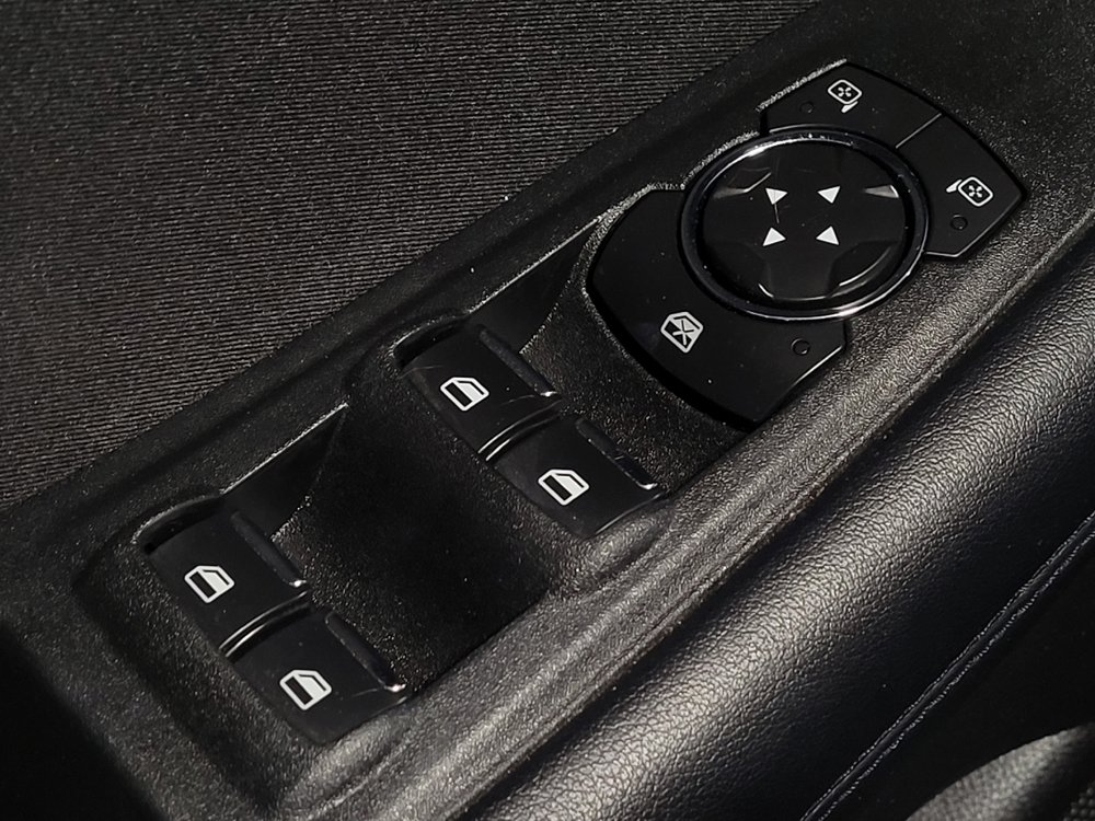 Used 2018 Ford Edge SE FWD image 27