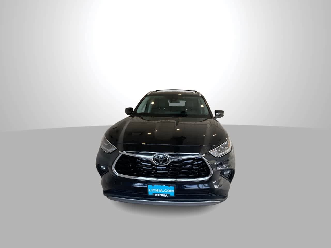 Used 2024 Toyota Highlander Platinum AWD/4WD image 3