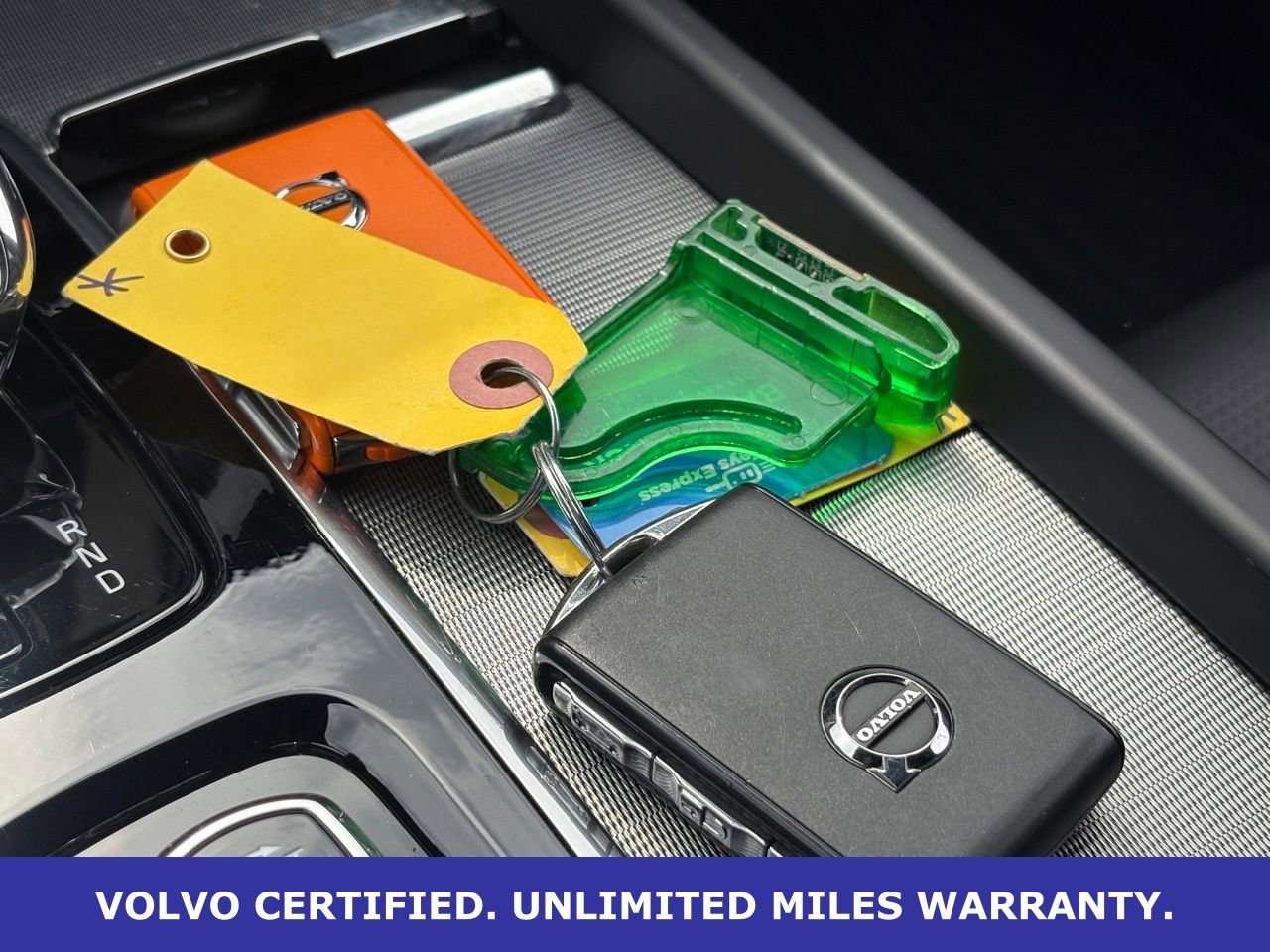 Certified 2024 Volvo XC60 B5 Ultimate w/ Protection Package Premier image 39