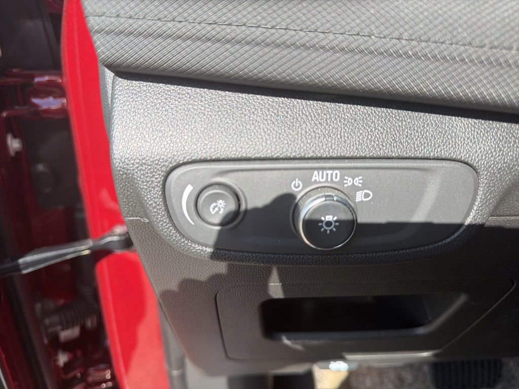 Used 2025 Chevrolet TrailBlazer LS w/ LS Convenience Package image 18