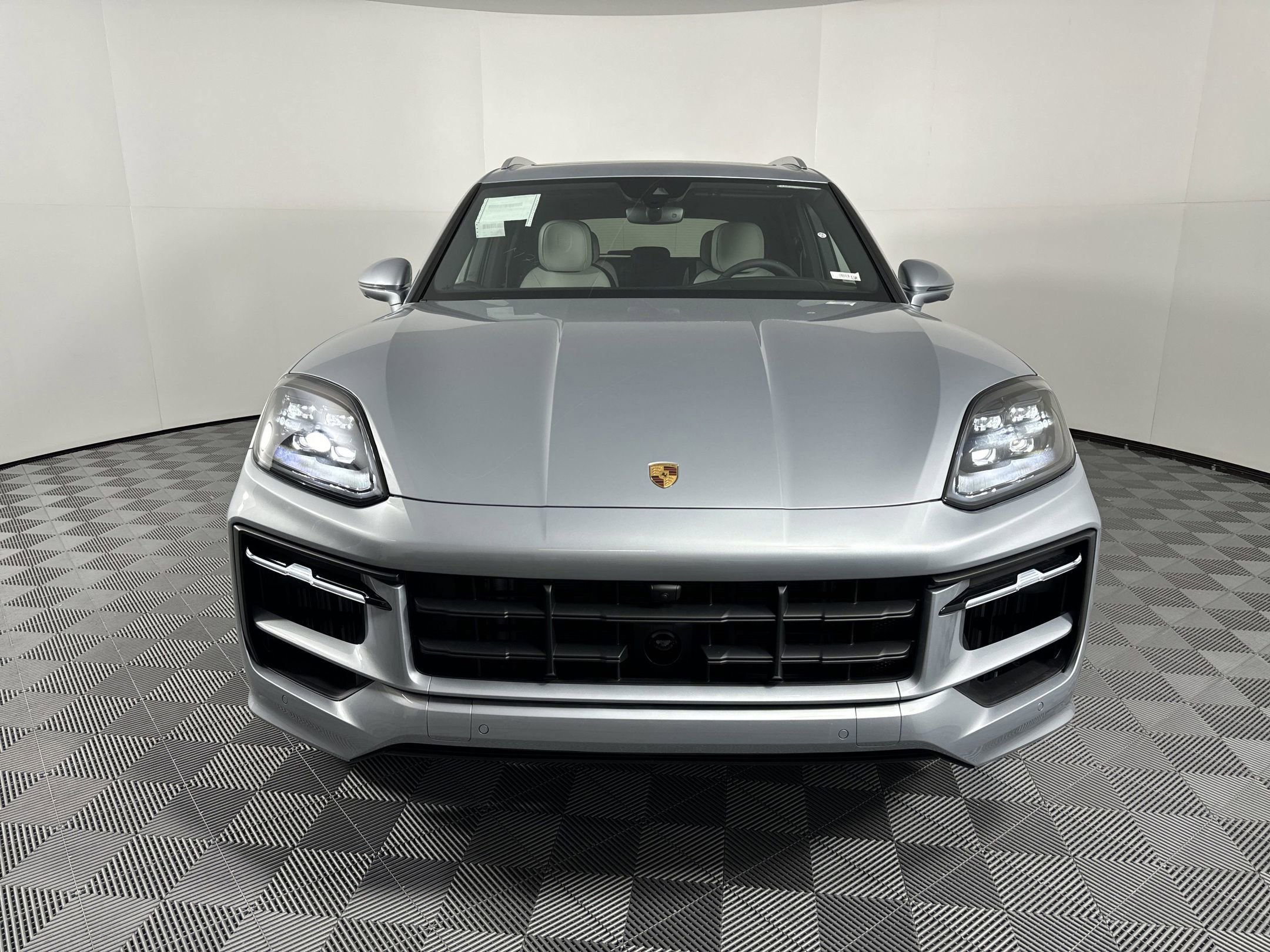 Certified 2025 Porsche Cayenne image 6