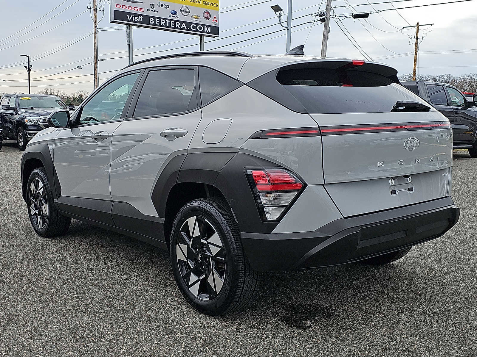 Used 2024 Hyundai Kona SEL AWD/4WD image 4