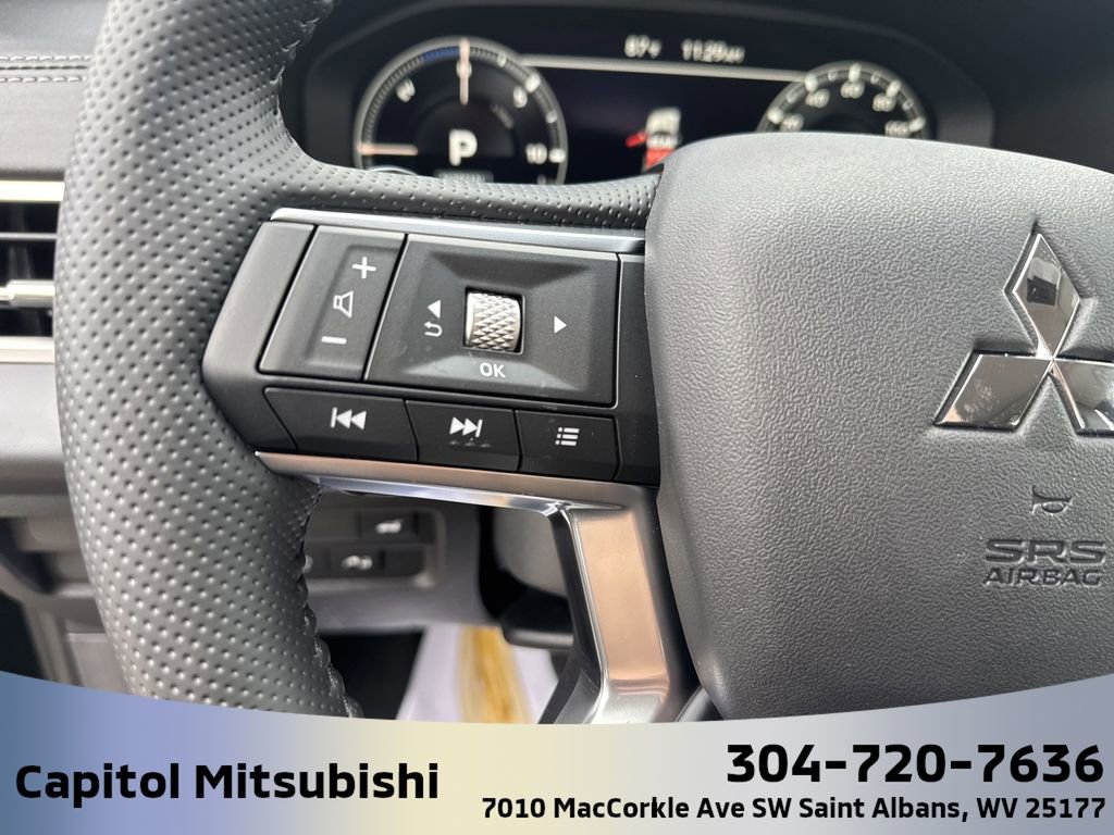 New 2025 Mitsubishi Outlander SE image 22