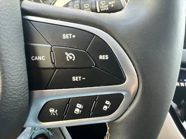 Certified 2023 Chrysler Pacifica Touring-L FWD image 53