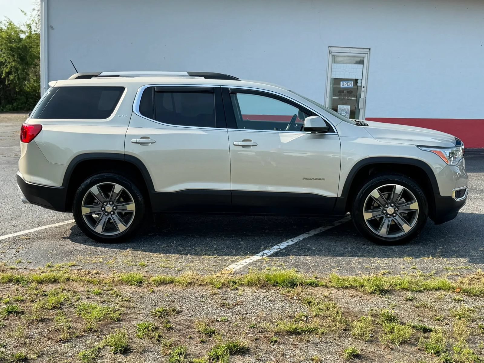 Used 2017 GMC Acadia SLT FWD image 4