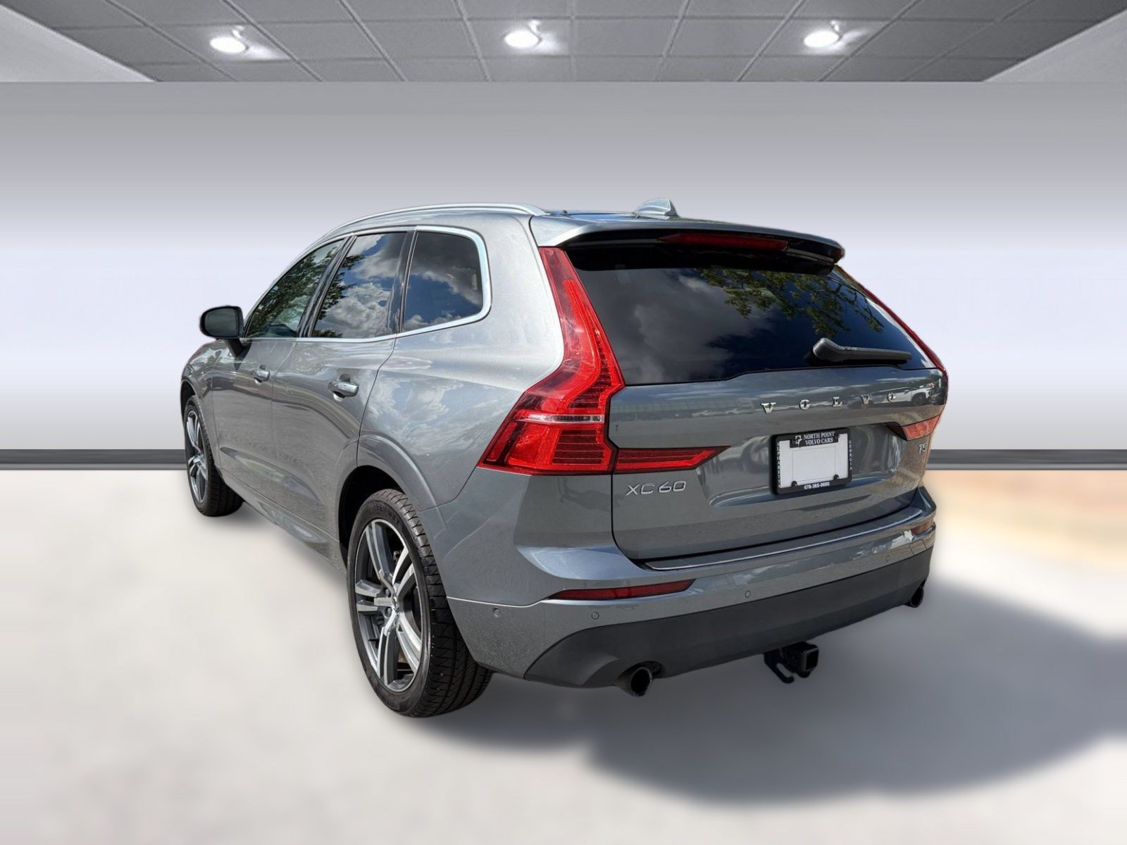 Used 2019 Volvo XC60 T5 Momentum w/ Premium Package FWD image 3