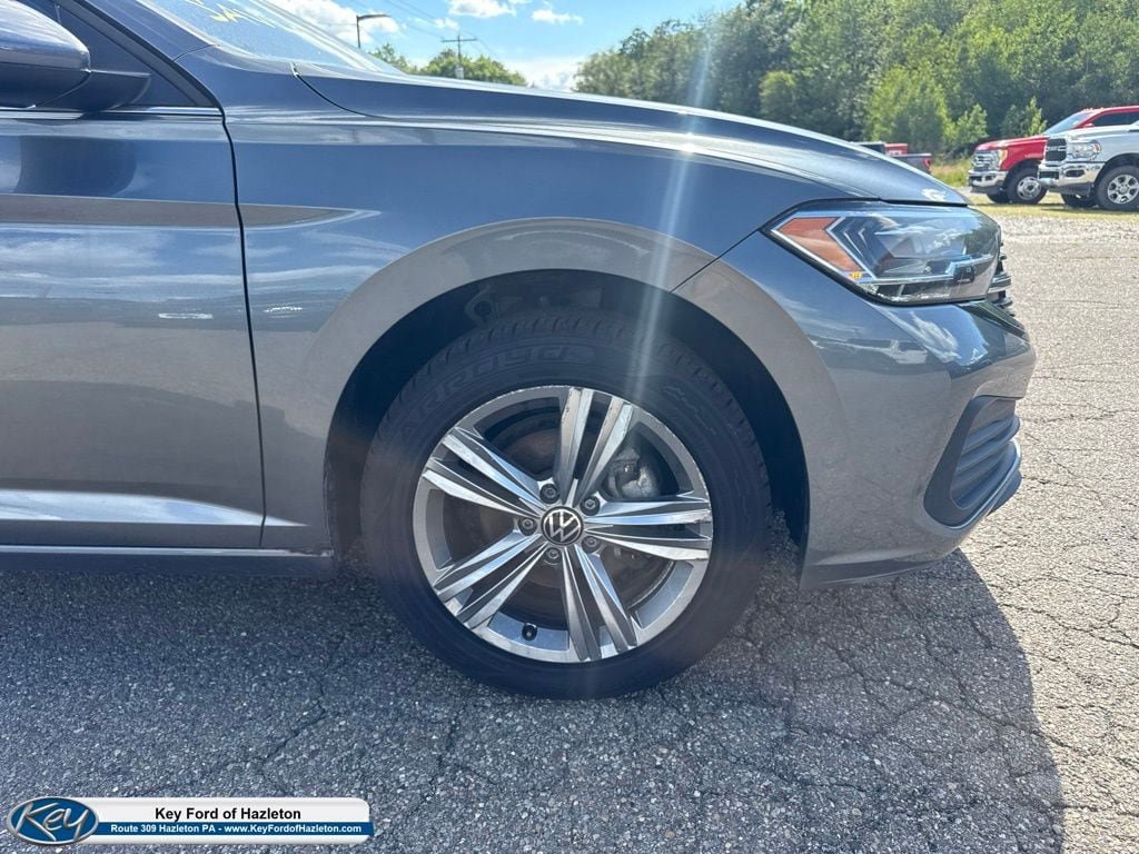 Used 2024 Volkswagen Jetta SE FWD image 12
