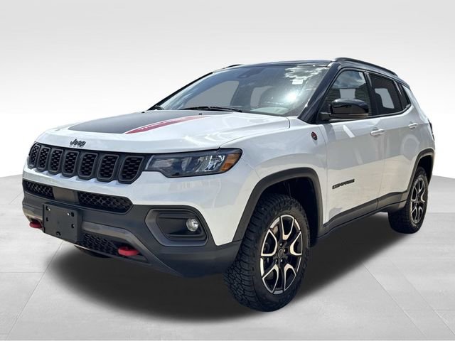 Used 2025 Jeep Compass Trailhawk AWD/4WD image 3