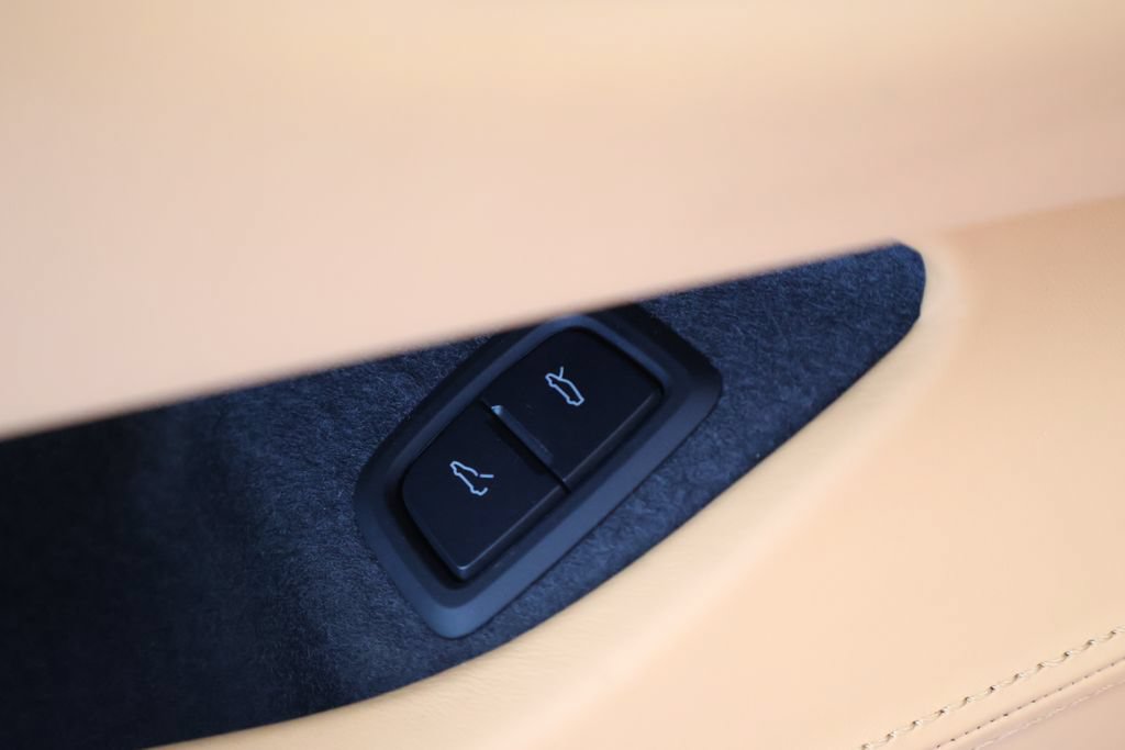 Used 2025 Chevrolet Corvette E-Ray w/ Stealth Interior Trim Package AWD/4WD image 27