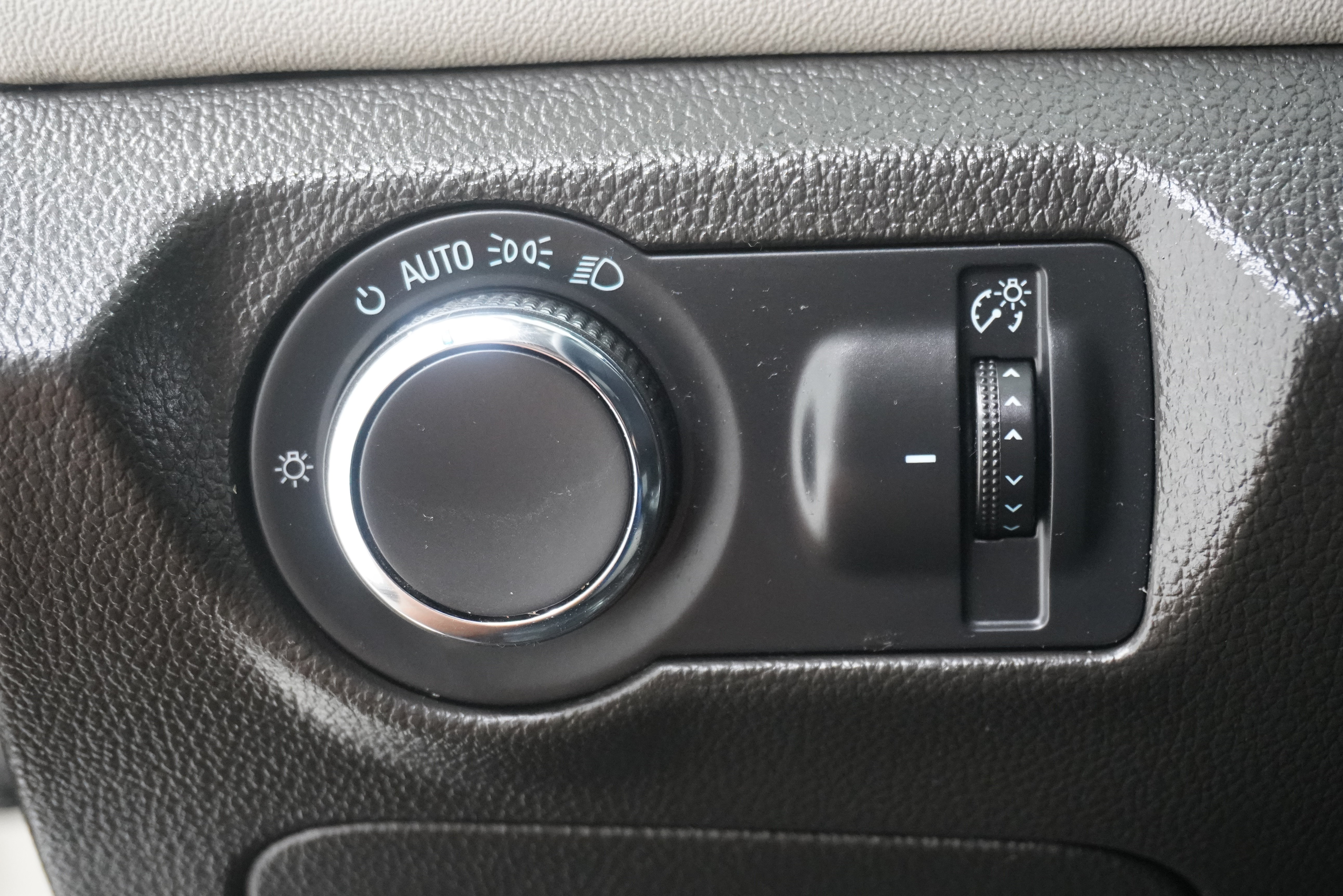 Used 2014 Chevrolet Cruze LS FWD image 19