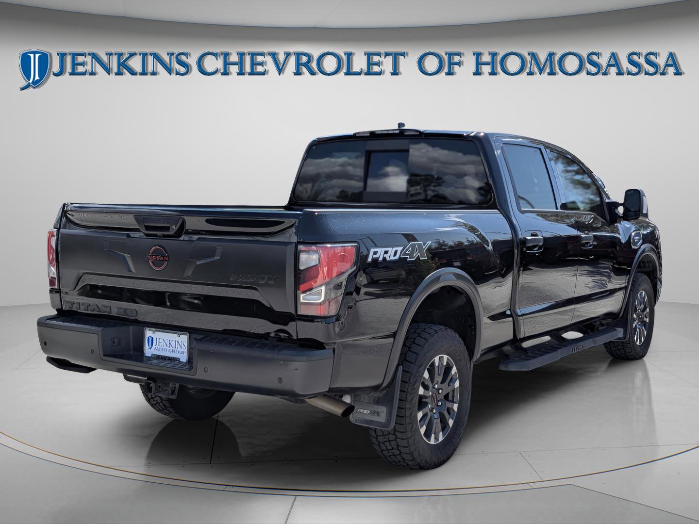 Used 2024 Nissan Titan PRO-4X w/ Pro-4x Convenience Package image 8