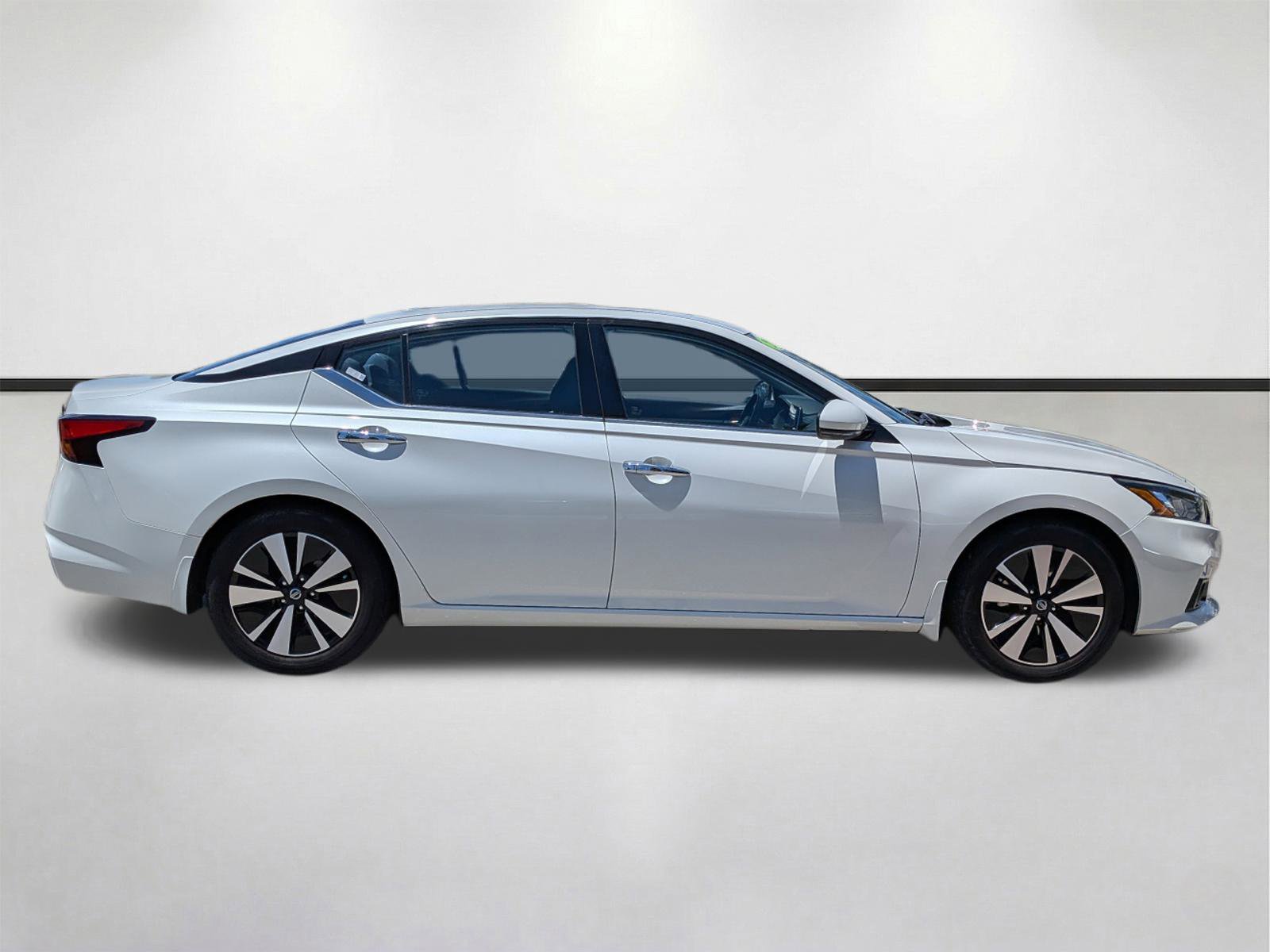 Used 2019 Nissan Altima 2.5 SV FWD image 3