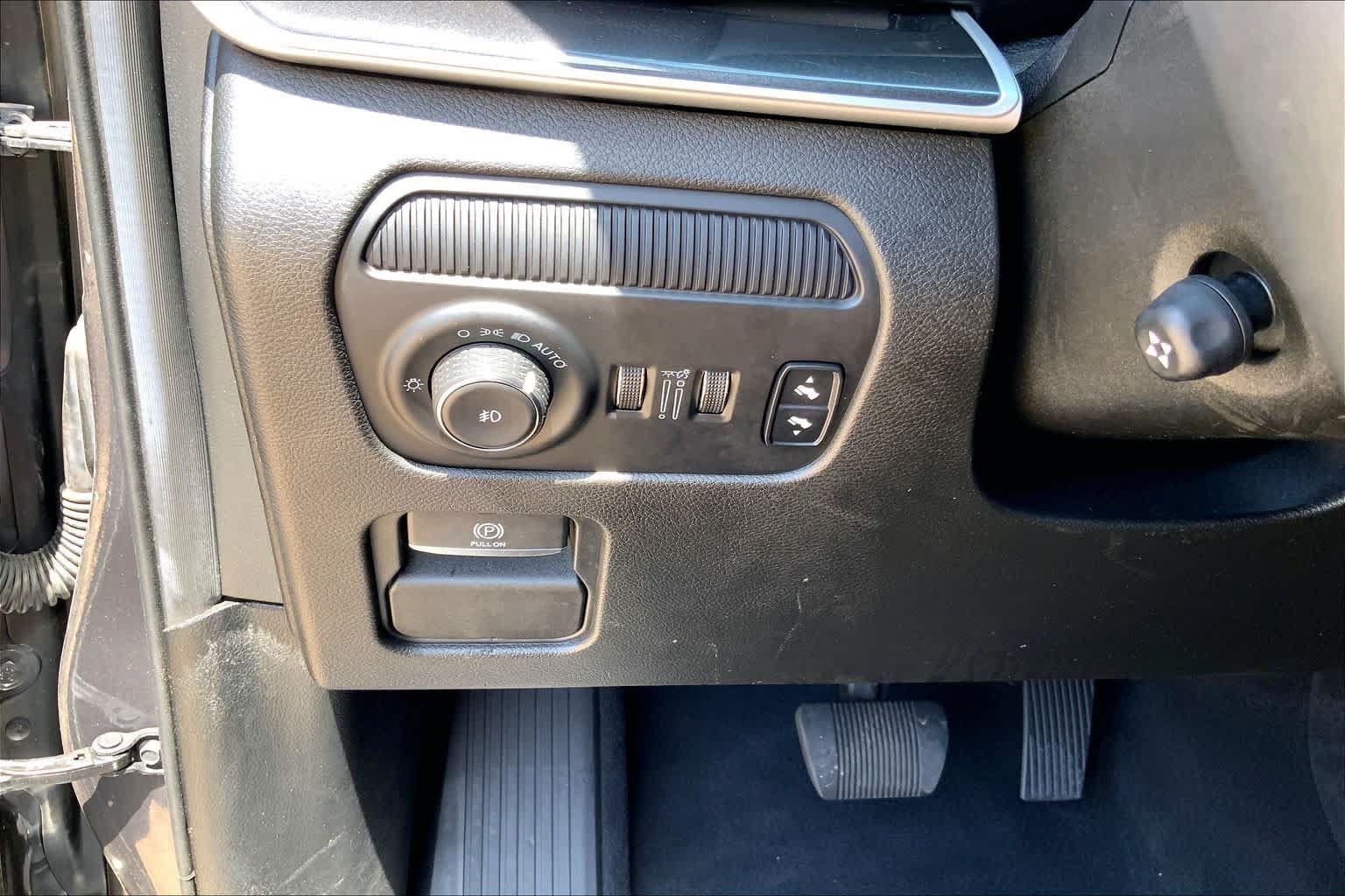 Used 2022 Jeep Wagoneer Series I w/ Convenience Group I AWD/4WD image 31