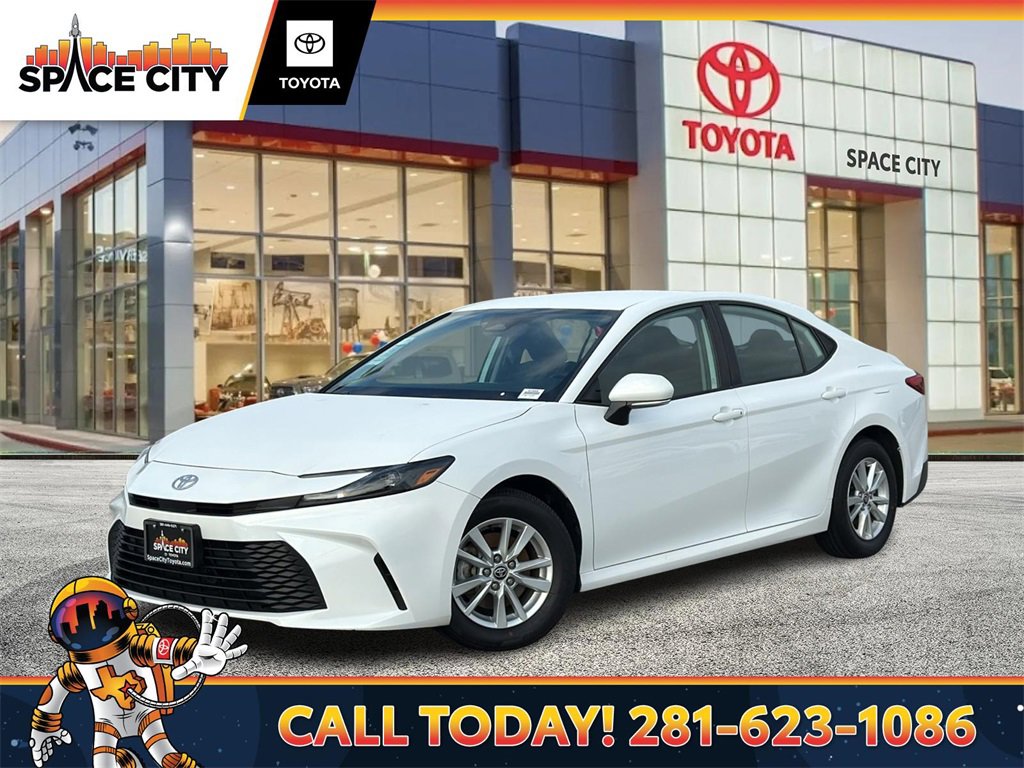 Used 2025 Toyota Camry LE image 1