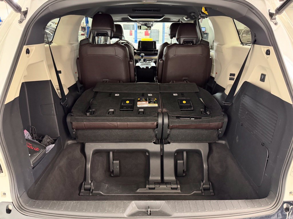 Used 2021 Toyota Sienna Platinum FWD image 18