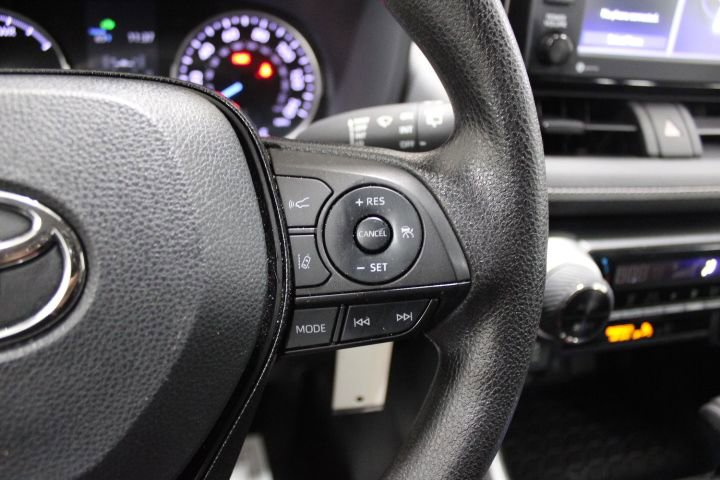 Used 2021 Toyota RAV4 LE image 37