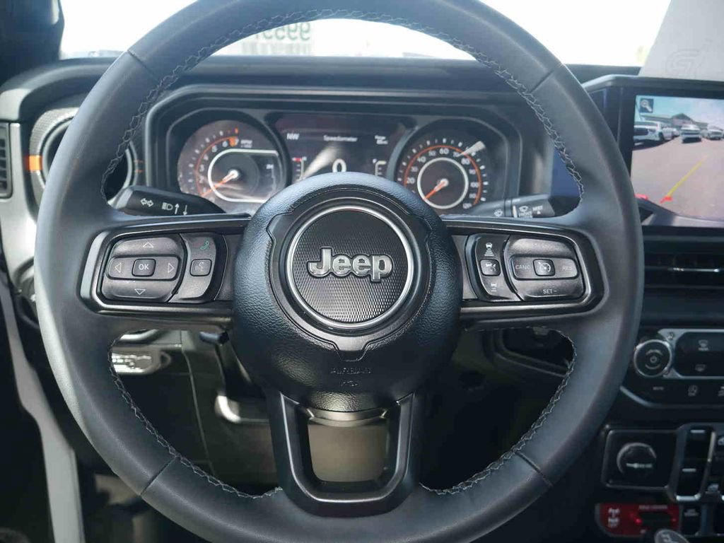 Certified 2026 Jeep Gladiator Mojave AWD/4WD image 33