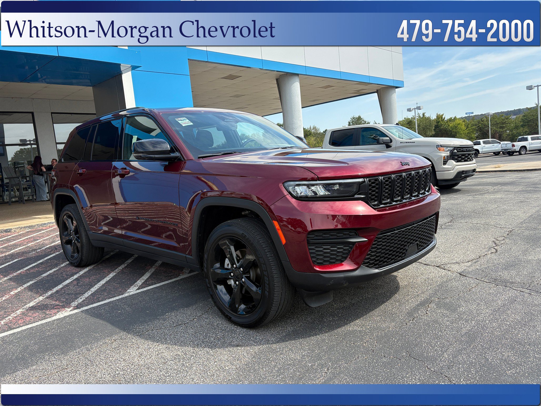 Used 2025 Jeep Grand Cherokee Altitude AWD/4WD image 3