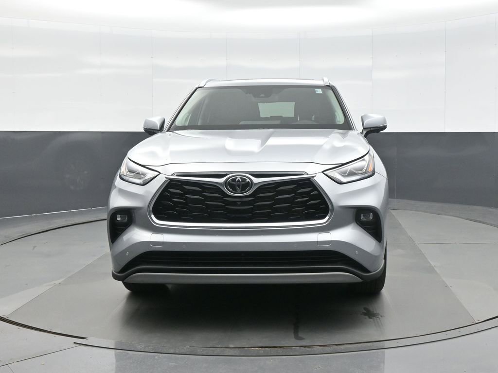 Certified 2025 Toyota Highlander Platinum image 3