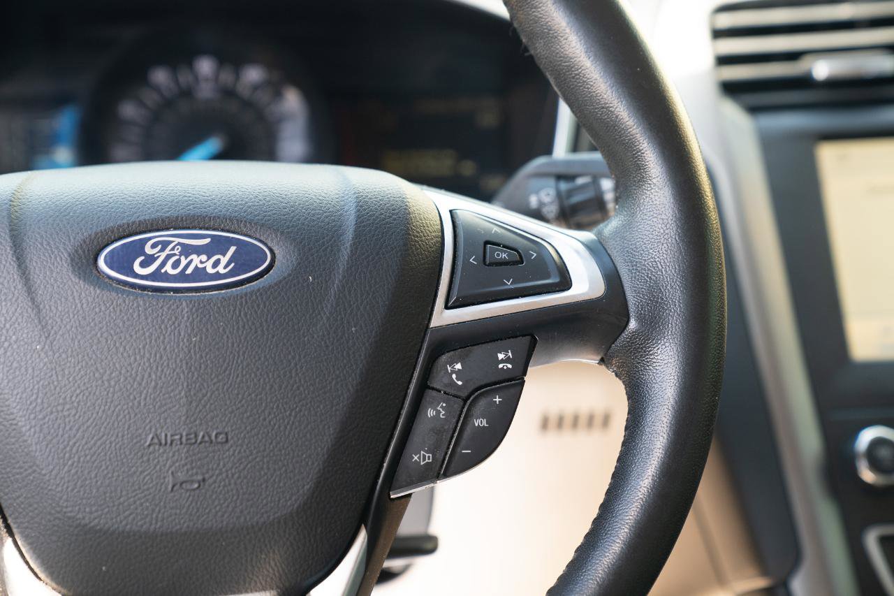 Used 2020 Ford Fusion SEL FWD image 32