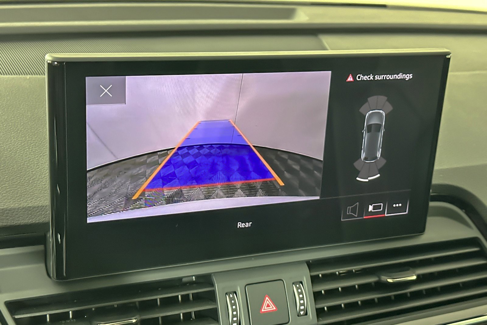 Used 2023 Audi Q5 e Premium w/ Convenience Package image 18