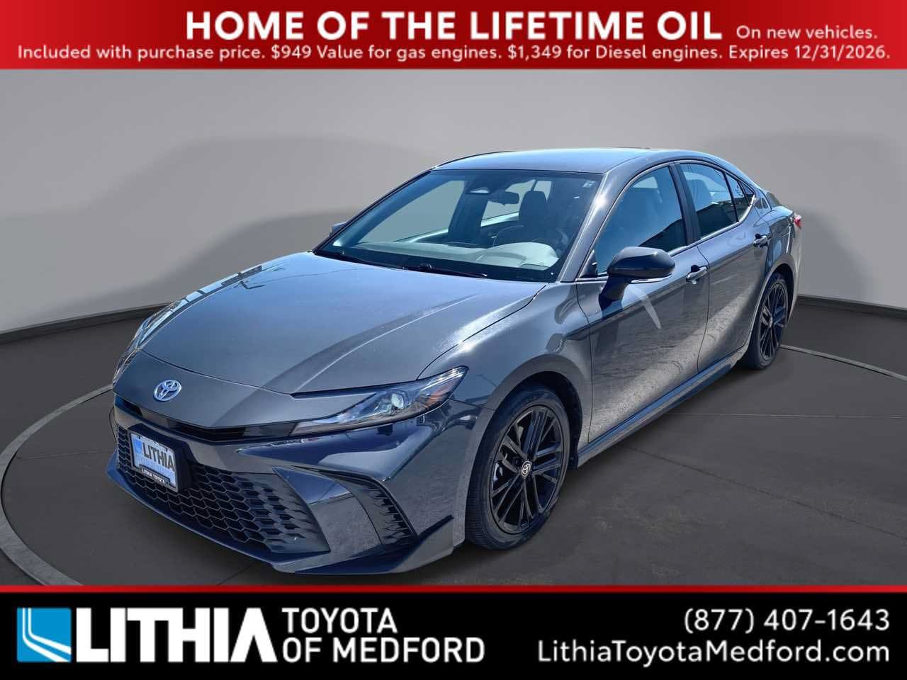 Certified 2025 Toyota Camry SE FWD image 1