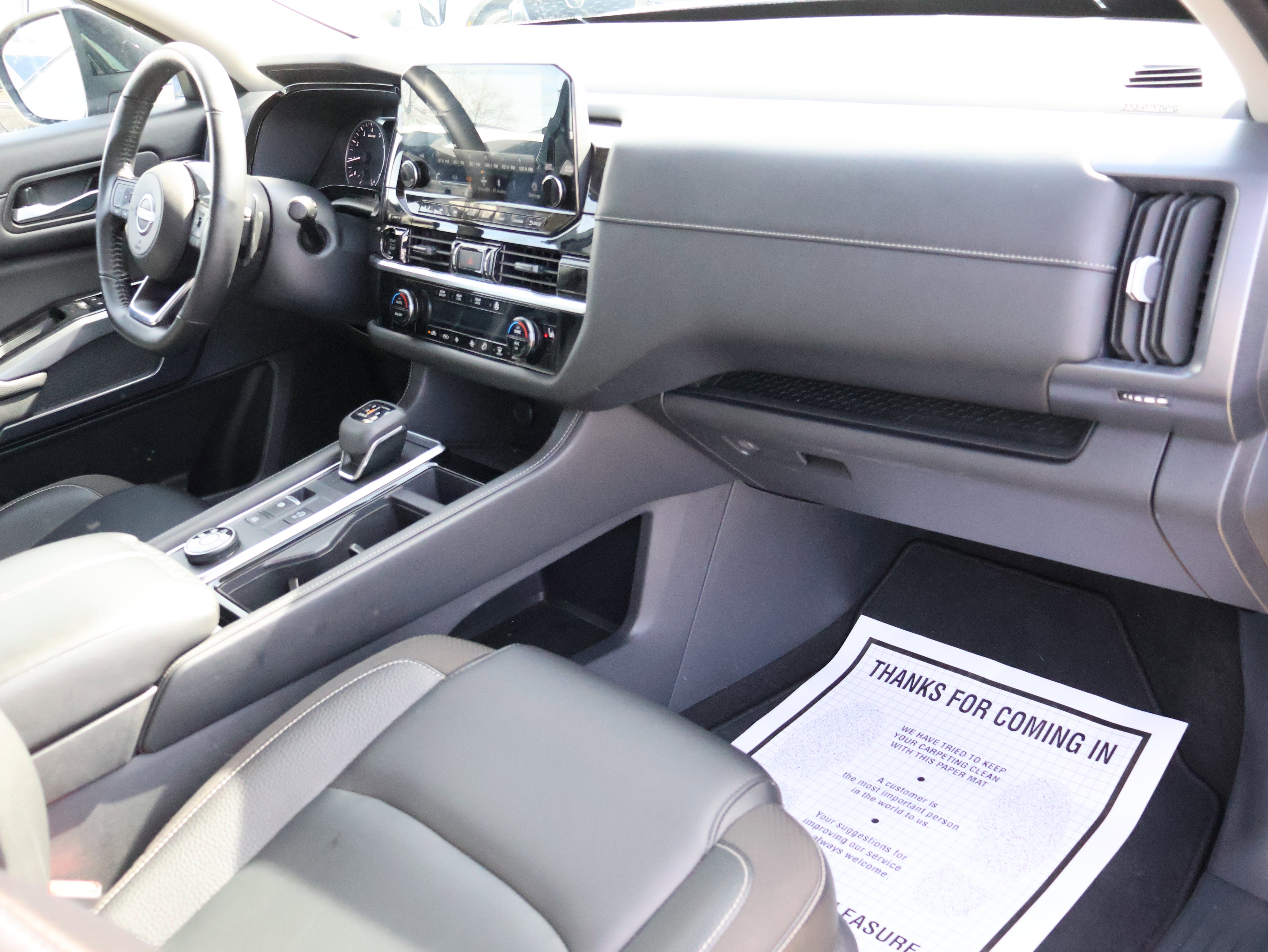 Used 2025 Nissan Pathfinder SL image 11