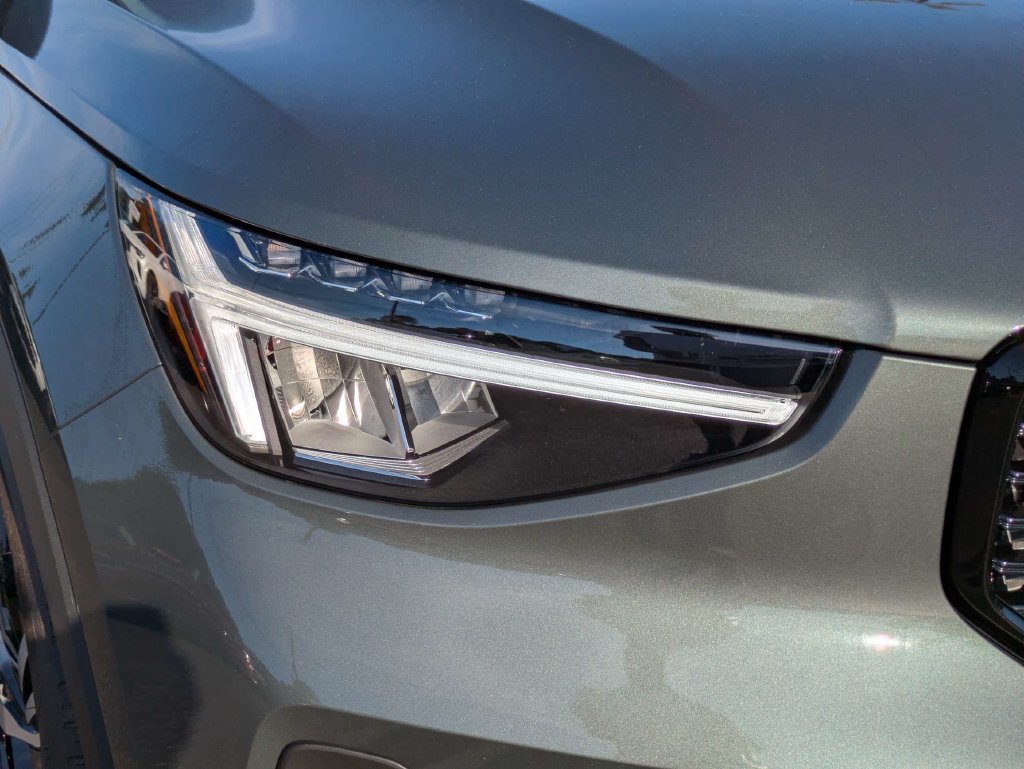 New 2026 Volvo XC40 B5 Core AWD/4WD image 10