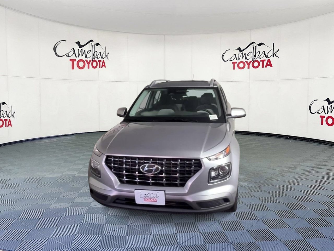 Used 2025 Hyundai Venue SEL FWD image 6