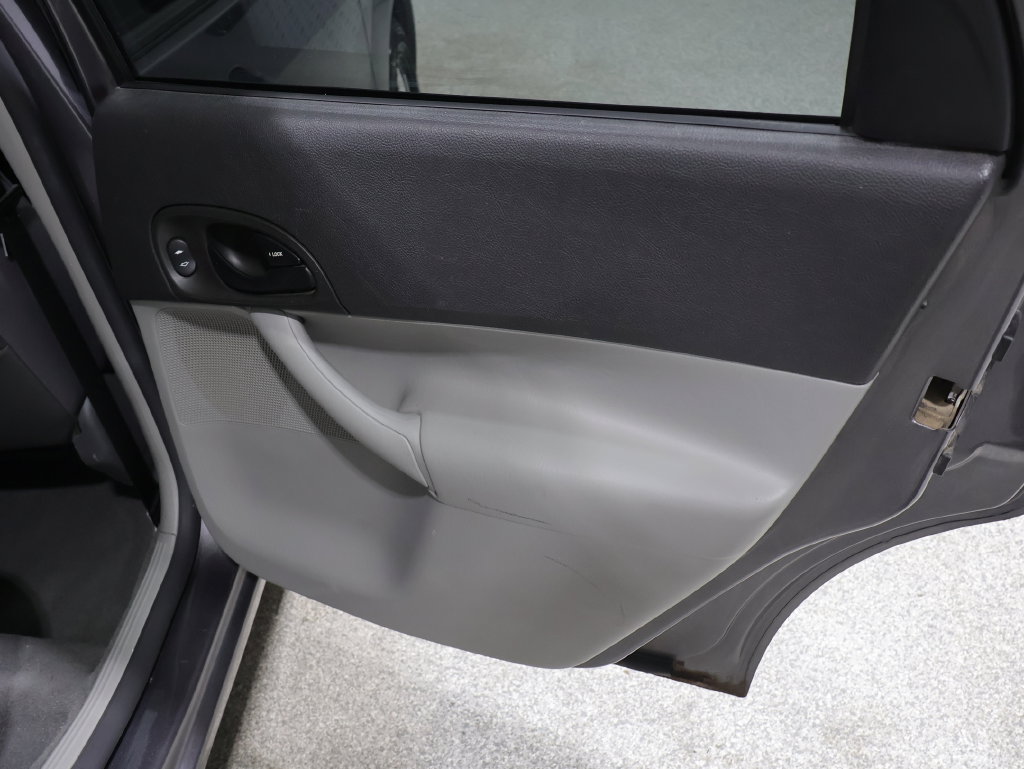 Used 2007 Ford Focus S FWD image 25